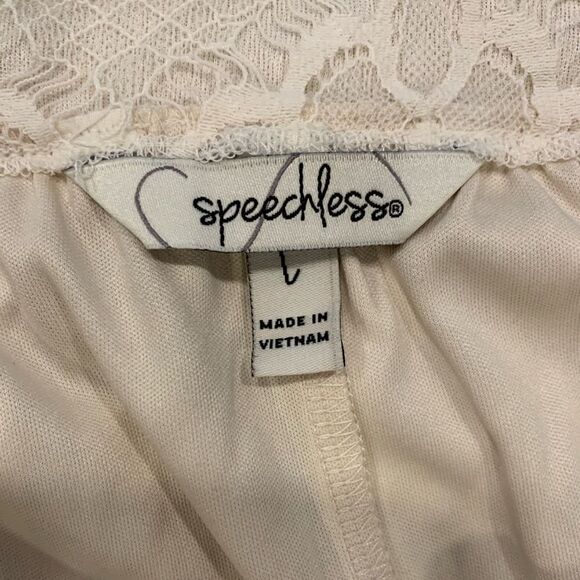 NWT David’s bridal speechless
Off-the-Shoulder 3/4-Sleeve Lace Shift Dr… - Picture 14 of 15